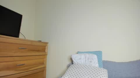 Snapshot of badmodel_ chatting on 02/19/25, 02:23 Name online show from 02/19/25, 02:23