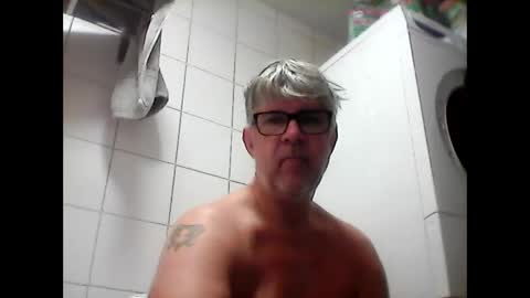 Snapshot of baggelina75 chatting on 12/31/24, 08:59 baggelina75 online show from 12/31/24, 08:59