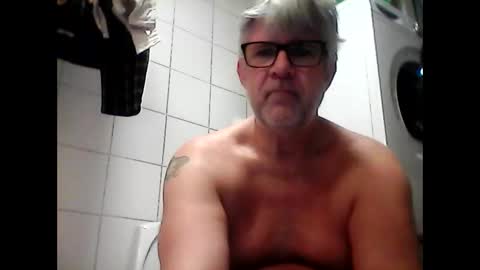 Snapshot of baggelina75 chatting on 01/08/25, 04:34 baggelina75 online show from 01/08/25, 04:34