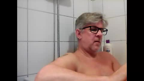 Snapshot of baggelina75 chatting on 01/15/25, 08:37 baggelina75 online show from 01/15/25, 08:37