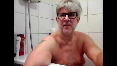 Snapshot of baggelina75 chatting on 01/26/25, 05:34 baggelina75 online show from 01/26/25, 05:34