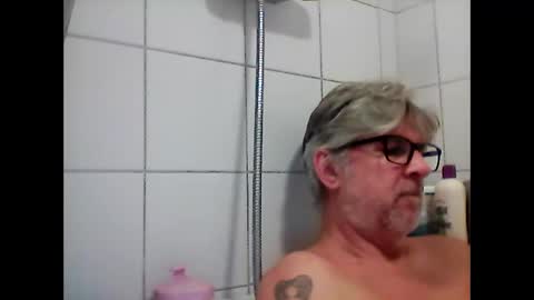 Snapshot of baggelina75 chatting on 03/03/25, 05:50 baggelina75 online show from 03/03/25, 05:50