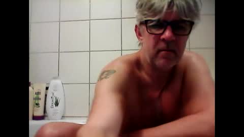 Snapshot of baggelina75 chatting on 03/10/25, 08:23 baggelina75 online show from 03/10/25, 08:23