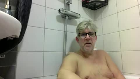 Snapshot of baggelina75 chatting on 01/18/26, 07:39 baggelina75 online show from 01/18/26, 07:39