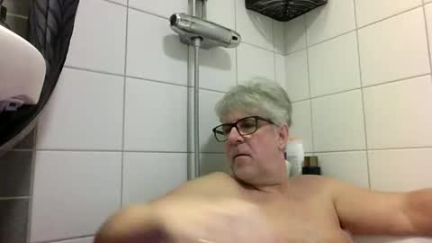 Snapshot of baggelina75 chatting on 02/02/26, 08:51 baggelina75 online show from 02/02/26, 08:51