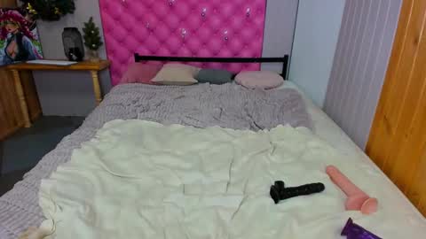 holly online show from 02/18/25, 02:06