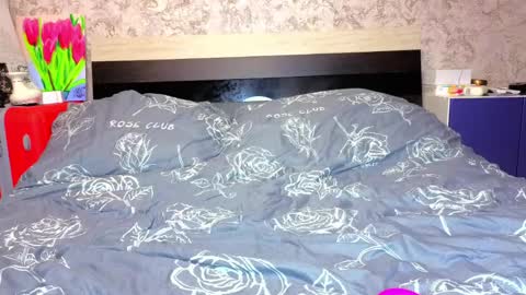 holly online show from 03/28/26, 03:44