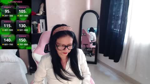 Snapshot of bailarina_atrevida chatting on 01/12/25, 01:27 sandra online show from 01/12/25, 01:27