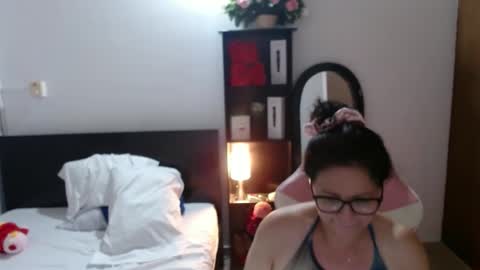 Snapshot of bailarina_atrevida chatting on 09/28/25, 12:49 sandra online show from 09/28/25, 12:49