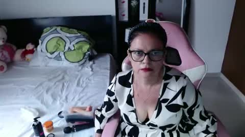 Snapshot of bailarina_atrevida chatting on 10/19/25, 03:23 sandra online show from 10/19/25, 03:23