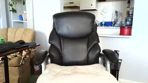 Snapshot of baldafterdark chatting on 10/10/25, 03:11 Anthony online show from 10/10/25, 03:11