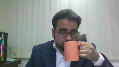 Snapshot of ballbustingslave1987nolimits chatting on 12/10/24, 06:33 Ballbusting Slave online show from 12/10/24, 06:33