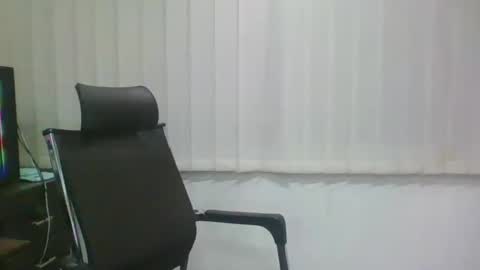 Snapshot of ballbustingslave1987nolimits chatting on 12/14/24, 07:18 Ballbusting Slave online show from 12/14/24, 07:18