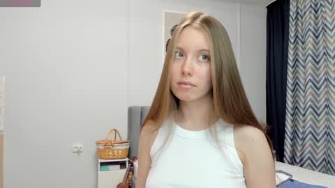 Snapshot of bam_bi chatting on 12/13/24, 04:22 Kira online show from 12/13/24, 04:22