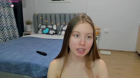 Snapshot of bam_bi chatting on 02/10/25, 12:39 Kira online show from 02/10/25, 12:39