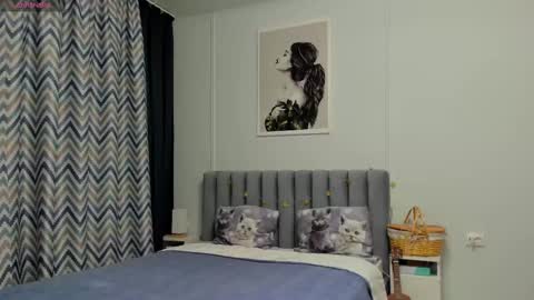 Snapshot of bam_bi chatting on 03/10/25, 01:12 Kira online show from 03/10/25, 01:12