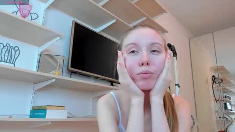 Snapshot of bam_bi chatting on 09/12/25, 01:33 Kira online show from 09/12/25, 01:33