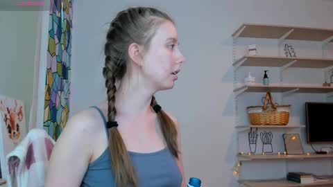 Snapshot of bam_bi chatting on 10/13/25, 12:10 Kira online show from 10/13/25, 12:10