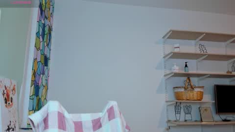 Snapshot of bam_bi chatting on 10/13/25, 04:18 Kira online show from 10/13/25, 04:18