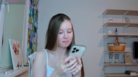 Snapshot of bam_bi chatting on 10/19/25, 05:13 Kira online show from 10/19/25, 05:13