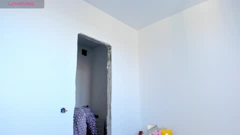 Kira online show from 04/17/26, 10:29