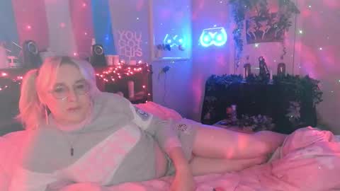 Snapshot of bambibimbosparkles chatting on 02/19/25, 01:06 Bambi Sparkles TS online show from 02/19/25, 01:06