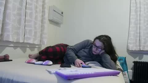 bambiboo8113 online show from 12/04/25, 07:50