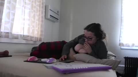 bambiboo8113 online show from 12/04/25, 08:06