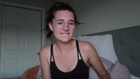 Snapshot of bambifarrina chatting on 06/07/26, 01:32 bambifarrina online show from 06/07/26, 01:32