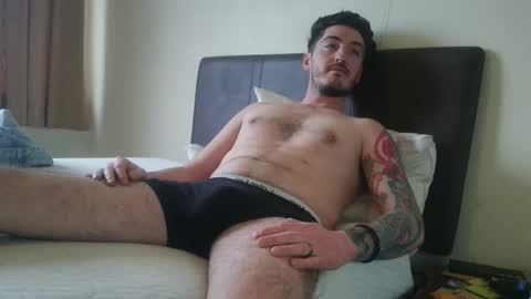 Snapshot of bambilegsorbust chatting on 11/14/25, 01:32 G online show from 11/14/25, 01:32