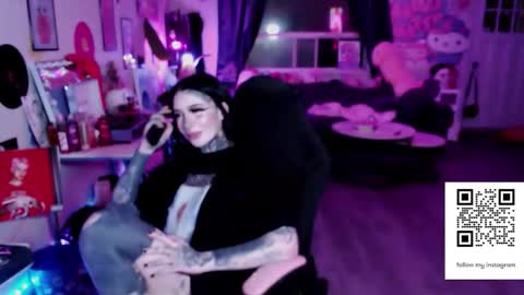 Snapshot of bambitatted chatting on 12/14/25, 01:44 bambitatted online show from 12/14/25, 01:44