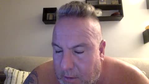 Snapshot of banana5289 chatting on 12/10/24, 02:05 banana5289 online show from 12/10/24, 02:05