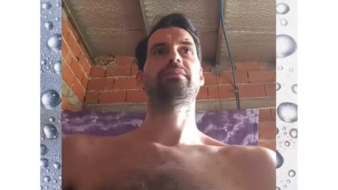 Snapshot of banana_argen_15 chatting on 01/27/25, 04:33 Ezequiel online show from 01/27/25, 04:33