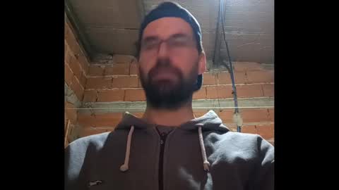 Snapshot of banana_argen_15 chatting on 11/19/25, 01:27 Ezequiel online show from 11/19/25, 01:27