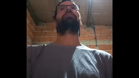 Snapshot of banana_argen_15 chatting on 11/25/25, 02:11 Ezequiel online show from 11/25/25, 02:11