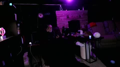 Snapshot of banjoey48 chatting on 11/17/25, 05:35 BANJOEY online show from 11/17/25, 05:35