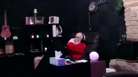 Snapshot of banjoey48 chatting on 12/17/25, 06:52 BANJOEY online show from 12/17/25, 06:52