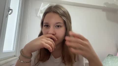 Snapshot of baosznejkowski chatting on 05/09/26, 03:28 Sumi online show from 05/09/26, 03:28