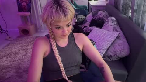 Snapshot of baosznejkowski chatting on 08/08/26, 04:09 Sumi online show from 08/08/26, 04:09