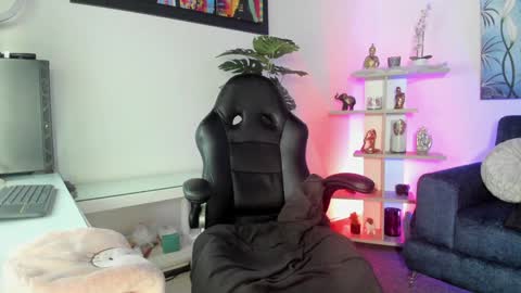 Gabi  online show from 01/22/25, 01:20