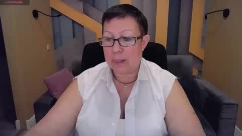 Snapshot of barbaraturners chatting on 12/09/24, 10:09 barbaraturners online show from 12/09/24, 10:09