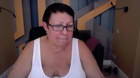 Snapshot of barbaraturners chatting on 10/13/25, 07:03 barbaraturners online show from 10/13/25, 07:03