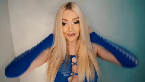 Snapshot of barbi_bentley chatting on 10/19/25, 07:42 Barbi Bentley online show from 10/19/25, 07:42