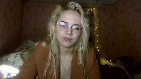 Snapshot of barbie___girl chatting on 12/22/25, 07:00 barbie___girl online show from 12/22/25, 07:00