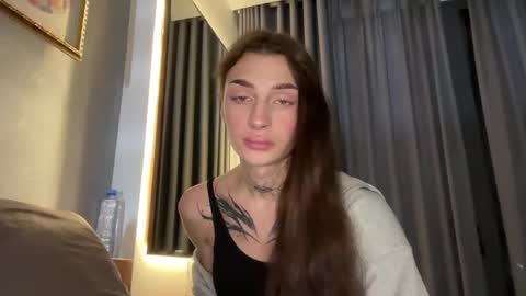 Snapshot of barbie_bi chatting on 12/13/24, 11:02 My name is Molly. Please say hello I like talking to you. If you have any wishes or obscene desires please use the tip menu online show from 12/13/24, 11:02