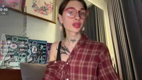 Snapshot of barbie_bi chatting on 12/28/24, 10:58 My name is Molly. Please say hello I like talking to you. If you have any wishes or obscene desires please use the tip menu online show from 12/28/24, 10:58