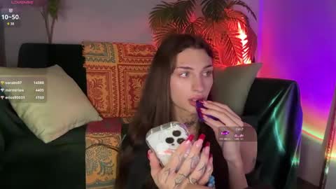 Snapshot of barbie_bi chatting on 01/09/25, 01:56 My name is Molly. Please say hello I like talking to you. If you have any wishes or obscene desires please use the tip menu online show from 01/09/25, 01:56