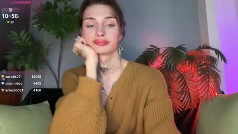 Snapshot of barbie_bi chatting on 01/11/25, 03:31 My name is Molly. Please say hello I like talking to you. If you have any wishes or obscene desires please use the tip menu online show from 01/11/25, 03:31