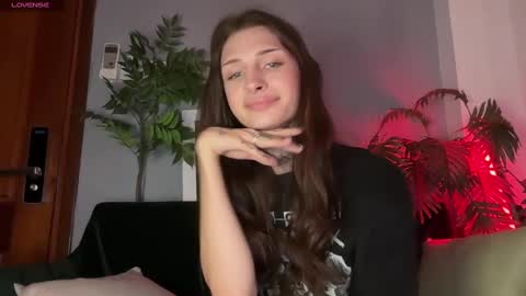 Snapshot of barbie_bi chatting on 02/03/25, 02:55 My name is Molly. Please say hello I like talking to you. If you have any wishes or obscene desires please use the tip menu online show from 02/03/25, 02:55