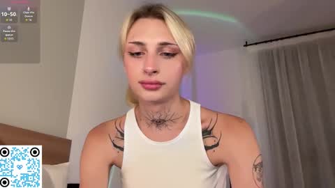 Snapshot of barbie_bi chatting on 09/14/25, 07:46 My name is Molly. Please say hello I like talking to you. If you have any wishes or obscene desires please use the tip menu online show from 09/14/25, 07:46